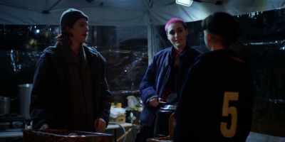 - You can have his room.
- Hmm. - Romper Stomper
