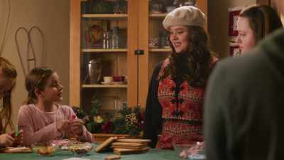 - You can help me.
- Okay. - The Christmas Listing