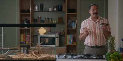 - You can keep the boys at bay.
- I got it. - Love in the Villa