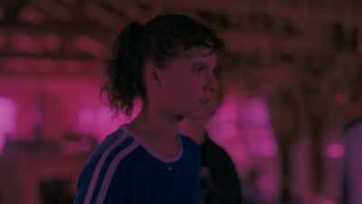 - You can really do that?
- Wait, - Paper Girls