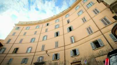 You can see this from the
way that it's curved and also, - Lost Treasures of Rome