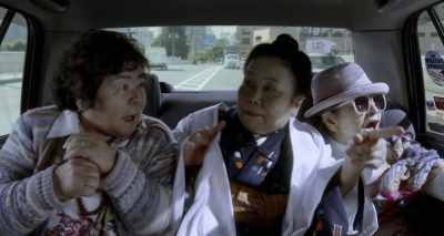 - You can see the Sky Tower.
- Look there. - It Comes