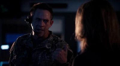 You can stay here or you can get out - Navy Seals vs  Zombies