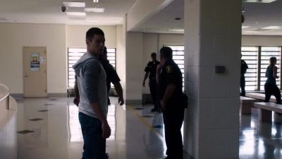 You can wait here, Officer Gorski. - Sense8
