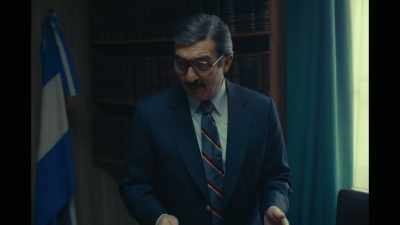 - You can't do this alone.
- I won't. I'll have my team. - Argentina, 1985