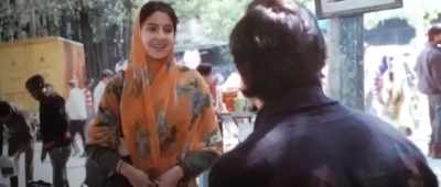 You can't go hungry on your first day
at work. It's not right. - Sui Dhaaga - Made in India