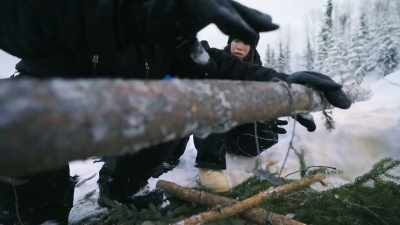 You can't go to school
and learn this type of stuff, - Life Below Zero: First Alaskans