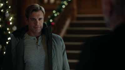 You can't just up
and leave - A Royal Christmas Crush