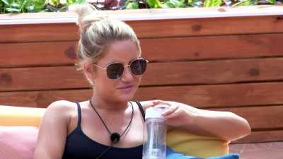 >> YOU CAN'T KEEP IT REAL WITH
ME? - Love Island