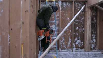 You can't let mechanical
failures in cold weather stop - Life Below Zero: Next Generation