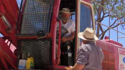 You can't see nothing down there.
You should see the bar move - Outback Opal Hunters