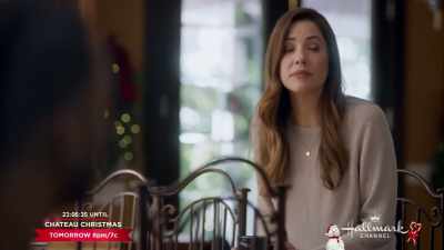 You can't serve a food
that's difficult to eat, - Jingle Bell Bride