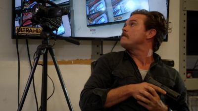 You come any closer, she dies! - Lethal Weapon