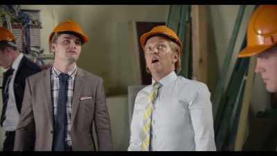 -You could do a nice job with the roof.
-Yeah. - Lunatics