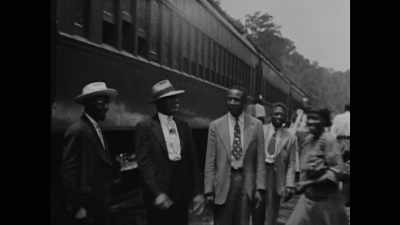 You could walk to Chicago, - Louis Armstrong's Black & Blues