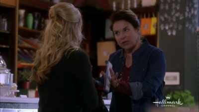 - You didn't know?
I was Emily's coach. - Love on Ice