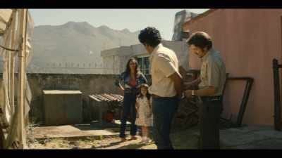 You didn't stay in the car. - Narcos: Mexico