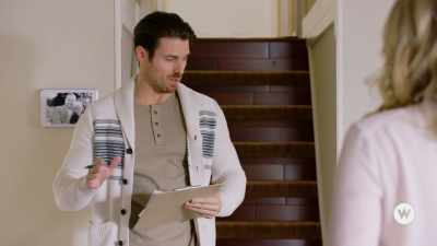 You do have a crate
for Sam, right? - Romance to the Rescue