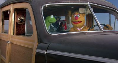 You do think we should help her with her bags - The Muppet Movie