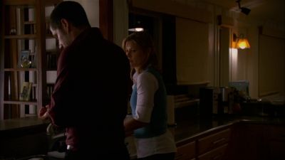 - You don't have to do that.
- It's therapeutic. - Lost