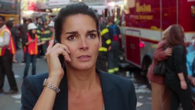 - You don't have to do this.
- Oh. Now you tell me. - Rizzoli & Isles