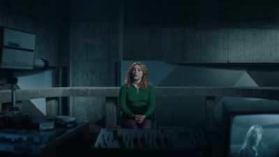 You don't kiss like --
-With a smile, please. - The Little Drummer Girl
