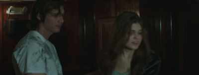 You don't look so good.
Come on, let's sit down. - The Overnight