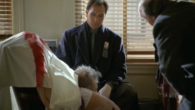 You don't often encounter this method of suicide - NYPD Blue