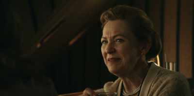 You don't seem
to have any trouble - Mrs. America
