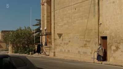 You don't want to go down
there, that's the crypt! - The Madame Blanc Mysteries