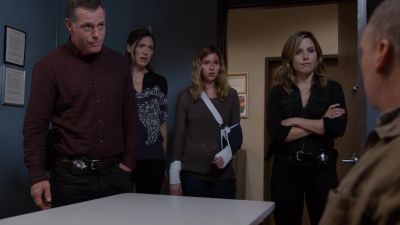 You don't want to talk to us? Talk to them. - Chicago P.D.