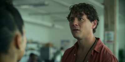 - You don't even work... You don't even work.
- Mack broke up with Nick. - Players