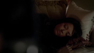 You dragged her? - The Vampire Diaries