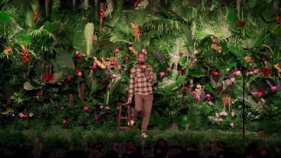 You ever read an article,
and as you're reading it, go like, - Ari Shaffir: America's Sweetheart