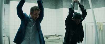 You ever think that... that
maybe she's conning you? - Hitman's Wife's Bodyguard