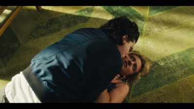 -You feel me?
You feel me getting close?
-No! No! - Jett