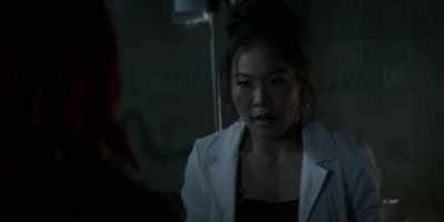 - You fixed him.
- He's stable. - Batwoman