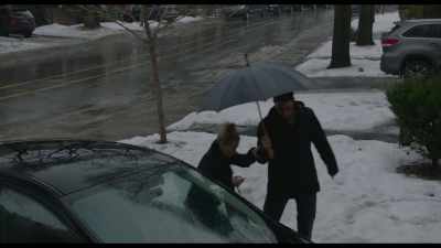 -You forgot me?
-Sorry. It's slippery, watch out. - Pieces of a Woman