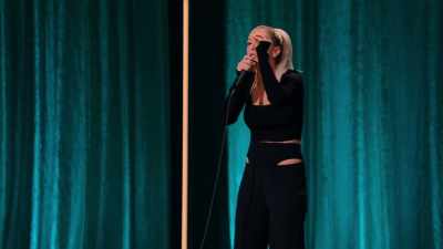You get naked so fast, - Iliza Shlesinger: Hot Forever