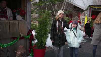 ♪ You get to see old ♪ - Rescuing Christmas