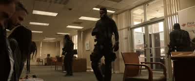 You. Get up. Stop. - Den of Thieves
