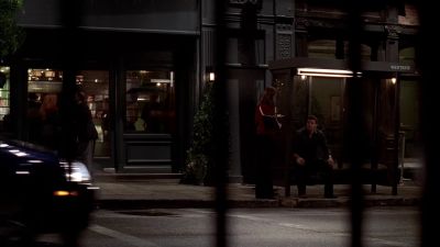 You going to come back in for cake? - Bones