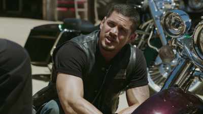 You gonna ride straight
through to Oakland? - Mayans M.C.