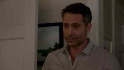 - You got a divorce.
- [sighs] - The Affair