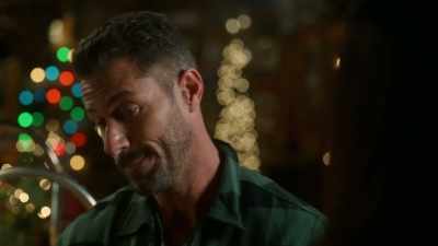 - You got me a gift?
- Mm, just a little one. - A Country Christmas Harmony