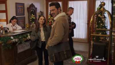 - You got a good one.
- Yeah, yeah I did. - Coyote Creek Christmas