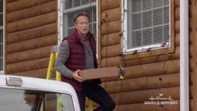 You got a reservation?
- Uh no, not exactly... - Return to Christmas Creek