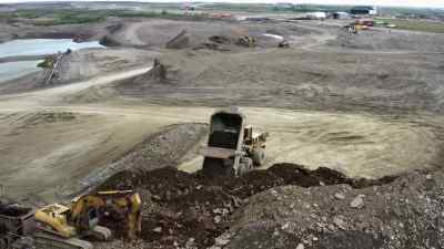 You got to be fast
on your toes in gold mining. - Bering Sea Gold
