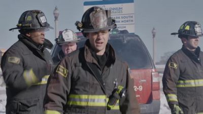 - You got it?
- We're good. - Chicago Fire