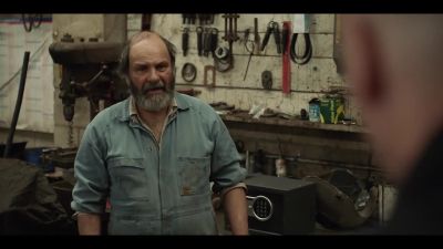 You got out of the boot. - Mr Inbetween